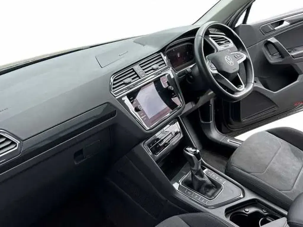 Used VW Tiguan Elegance 150 HP (110 kW) 2023 Grey SUV