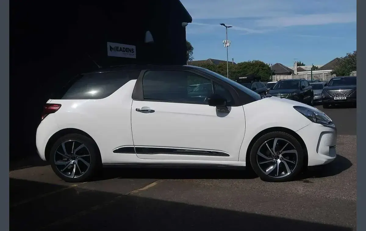 Used DS Automobiles DS3 Connected Chic 80 HP (58 kW) 2018 White Hatchback