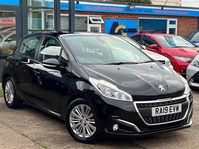 Black Used 2019 Peugeot 208 Signature Sky Hatchback | £7,580 (Fair price) - Image 1/4