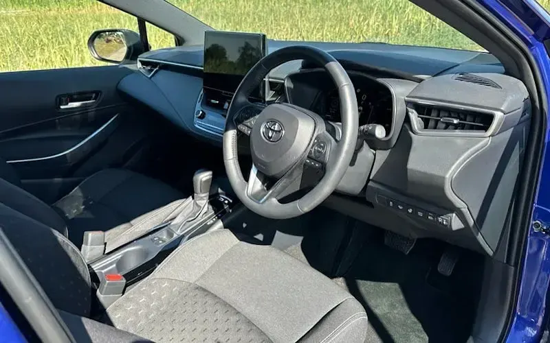 Used Toyota Corolla 140 HP (102 kW) 2025 Blue Hatchback