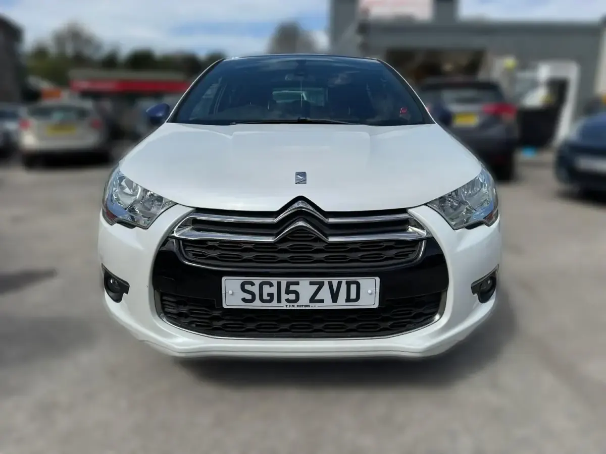 Begagnad Citroën DS4 115 HK (84 kW) 2015 Vit Halvkombi