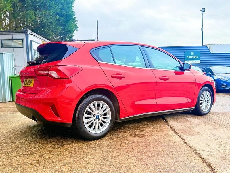 Used Ford Focus Titanium 120 HP (88 kW) 2021 Red Hatchback