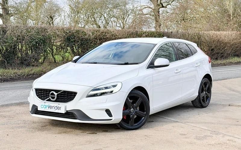 Used Volvo V40 R-Design 122 HP (89 kW) 2019 Hatchback