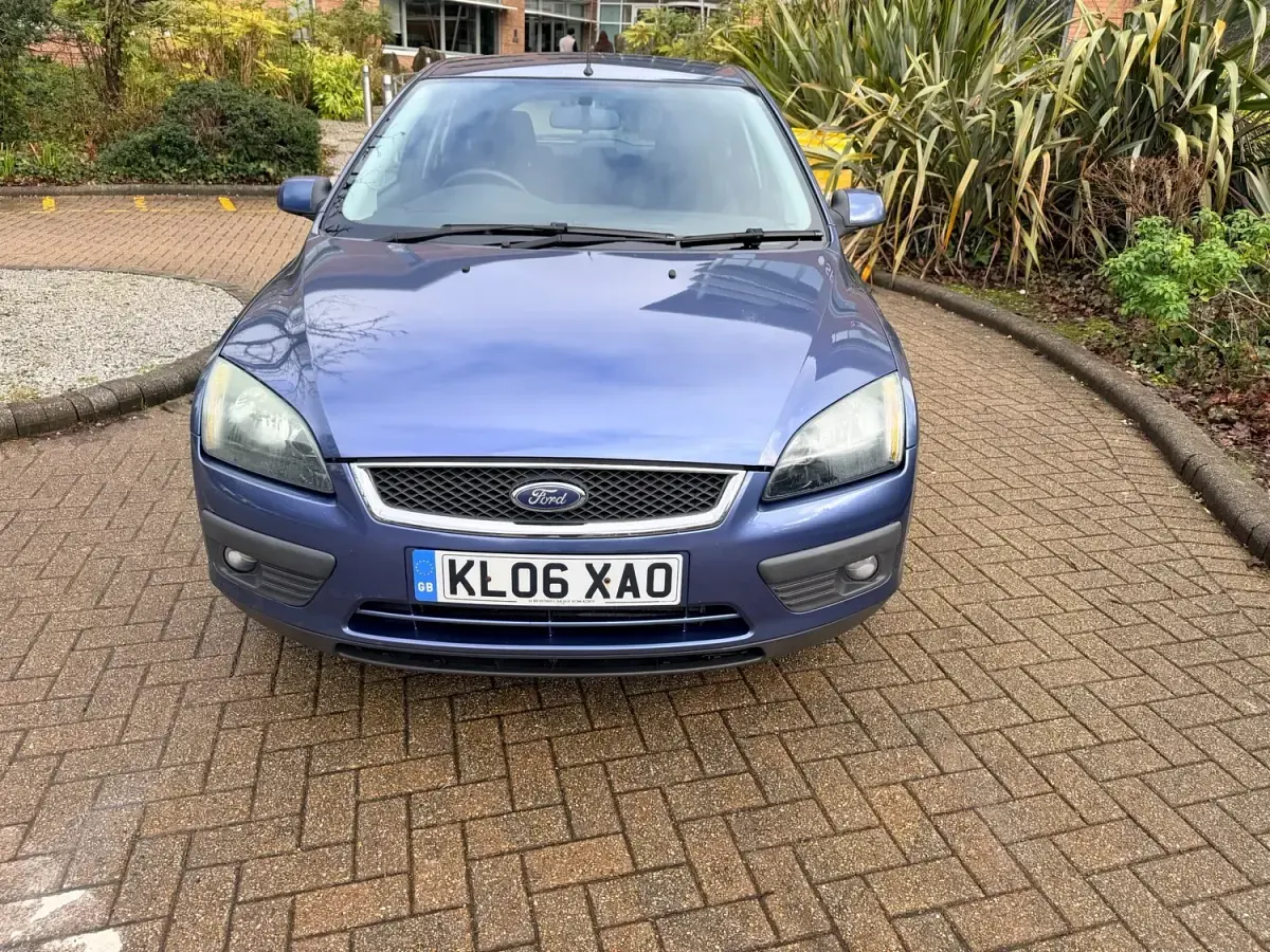 Second-hand Ford Focus Zetec 110 CP (80 kW) 2006 Albastru Hatchback