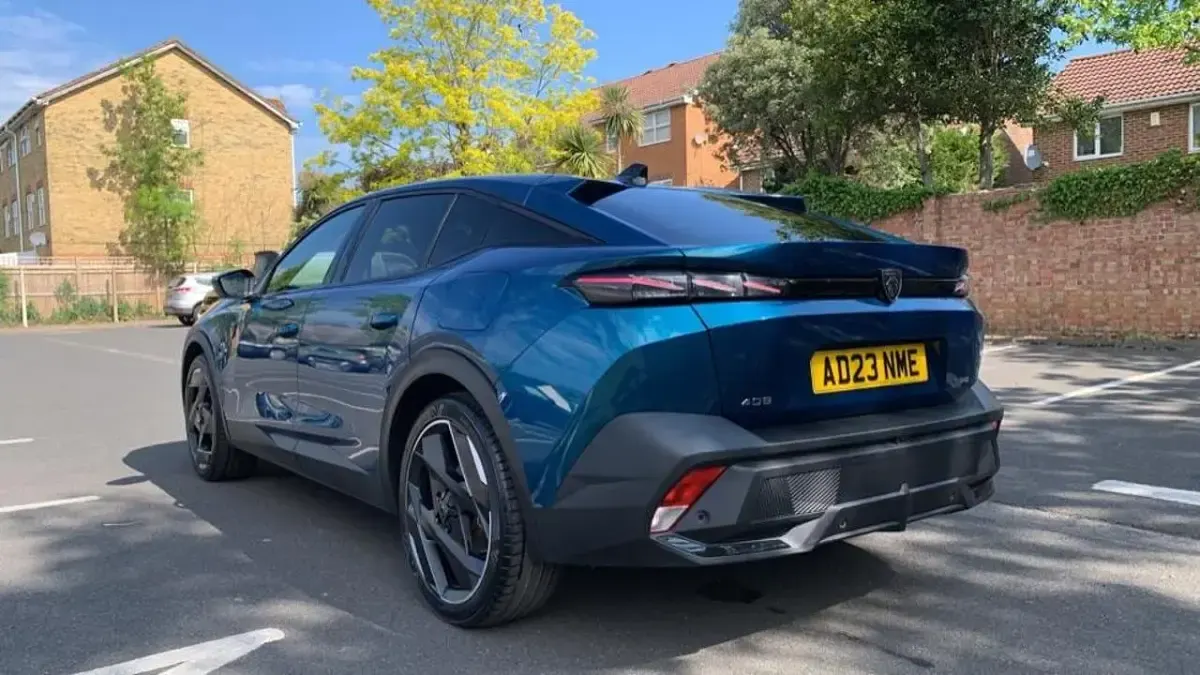 Usado Peugeot 408 S 222 CV (163 kW) 2023 Azul SUV