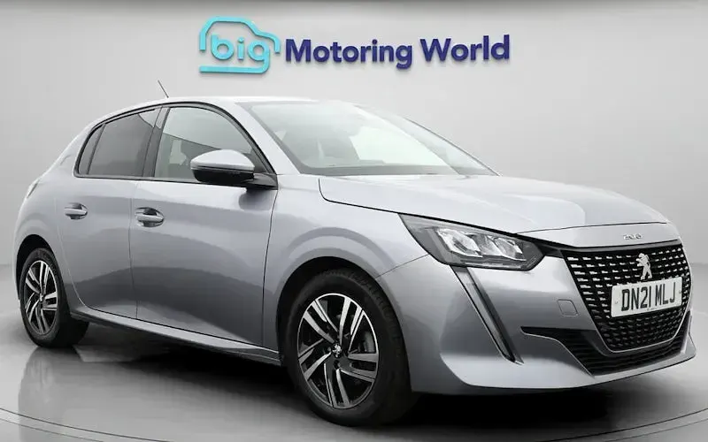 Second-hand Peugeot 208 Allure 102 CP (75 kW) 2021 Hatchback