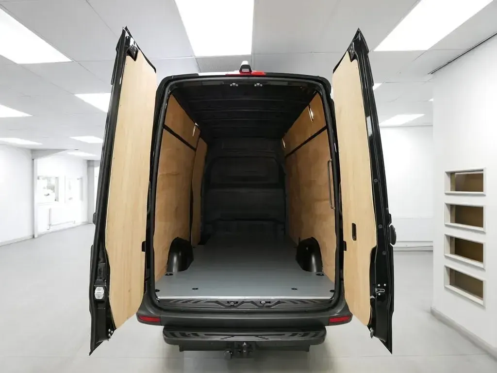 Begagnad Mercedes Sprinter Premium 150 HK (110 kW) 2024 Svart Van
