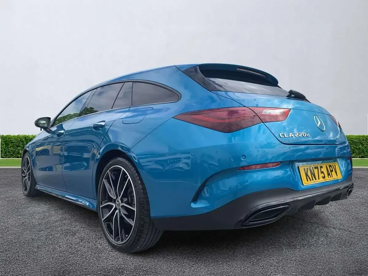 Begagnad Mercedes CLA220 AMG Line Premium 2025 Blå Sedan