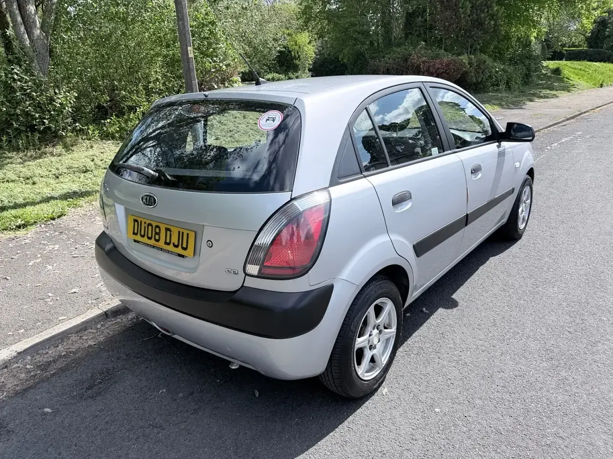 Used Kia Rio 97 HP (71 kW) 2008 Silver Hatchback