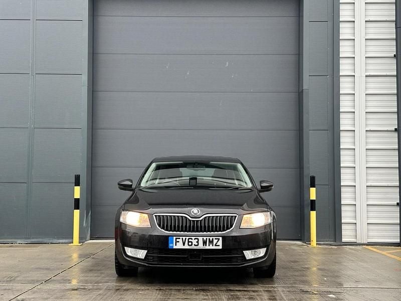 Used Skoda Octavia Elegance 140 HP (102 kW) 2013 Black Hatchback