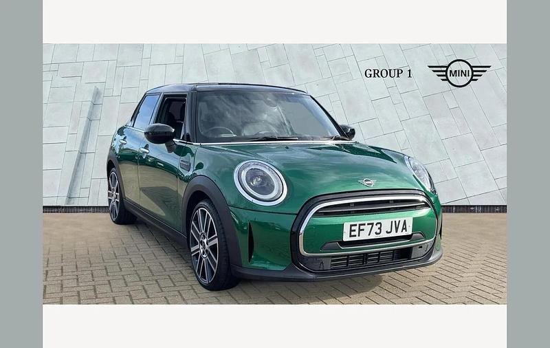 Begagnad Mini Cooper Exclusive 136 HK (100 kW) 2024 Grön Halvkombi