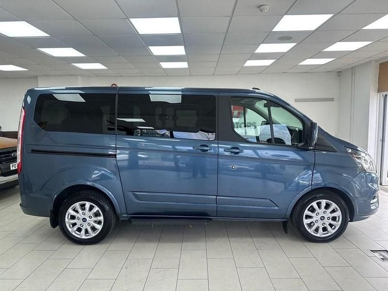 Begagnad Ford Tourneo Custom Titanium 2022 Blå Van