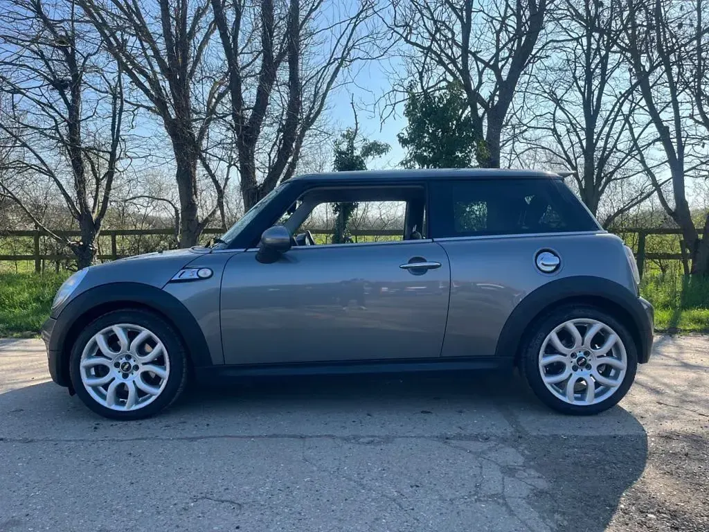 Used Mini Cooper S Hatch 175 HP (128 kW) 2009 Silver Hatchback