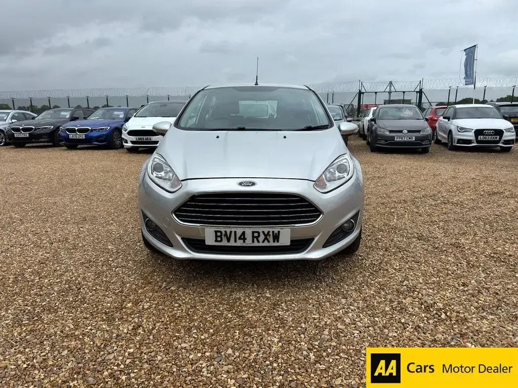 Used Ford Fiesta Zetec 82 HP (60 kW) 2014 Silver Hatchback