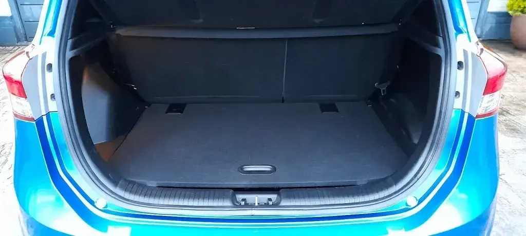 Used Hyundai ix20 SE 90 HP (66 kW) 2015 Blue Hatchback