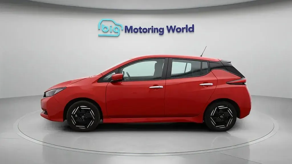 Begagnad Nissan Leaf Acenta 110 kW (150 HK) 2022 Halvkombi