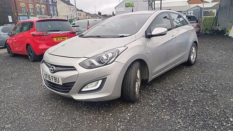 Silver Used 2016 Hyundai i30 SE Hatchback | £2,950 (Good price) - Image 1/4