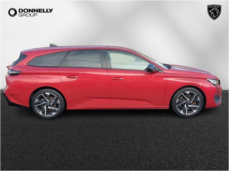 Used Peugeot 308 SW Allure Premium 178 HP (130 kW) 2022 Red Estate
