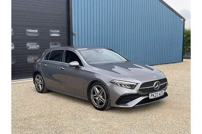 Begagnad Mercedes A200 Executive 2023 Grå Halvkombi