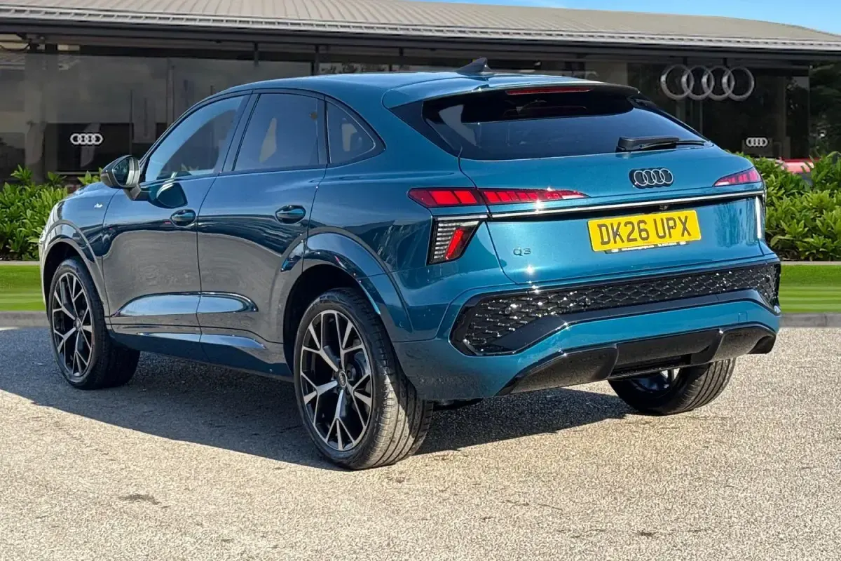 Używany Audi Q3 Advanced 150 KM (110 kW) 2026 Niebieski SUV