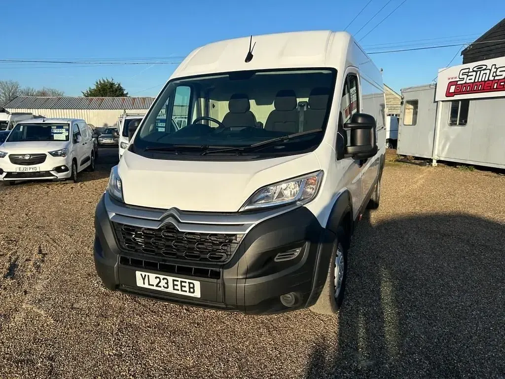 Usado Citroën Relay 140 HP (102 kW) 2023 Branco Van