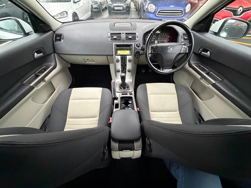 Used Volvo C30 SE 2011 White Hatchback