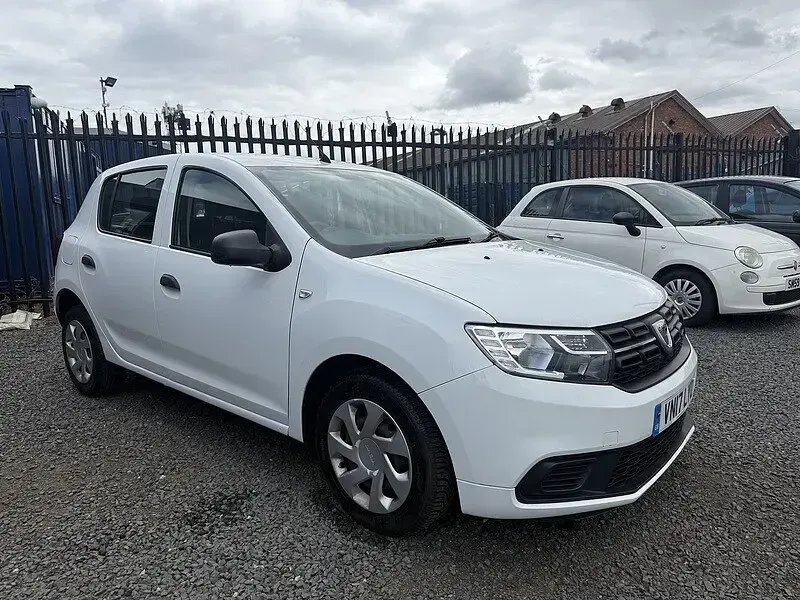 Used Dacia Sandero Ambiance 75 HP (55 kW) 2017 White Hatchback