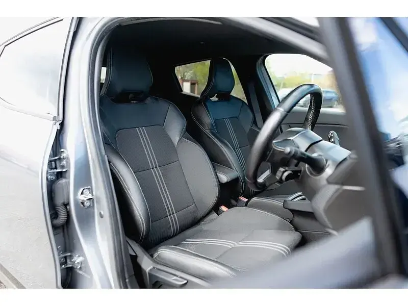 Usado Renault Clio V Engineered 2023 Cinzento Citadino