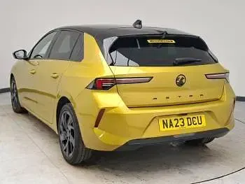 Second-hand Vauxhall Astra 130 CP (95 kW) 2023 Galben Hatchback