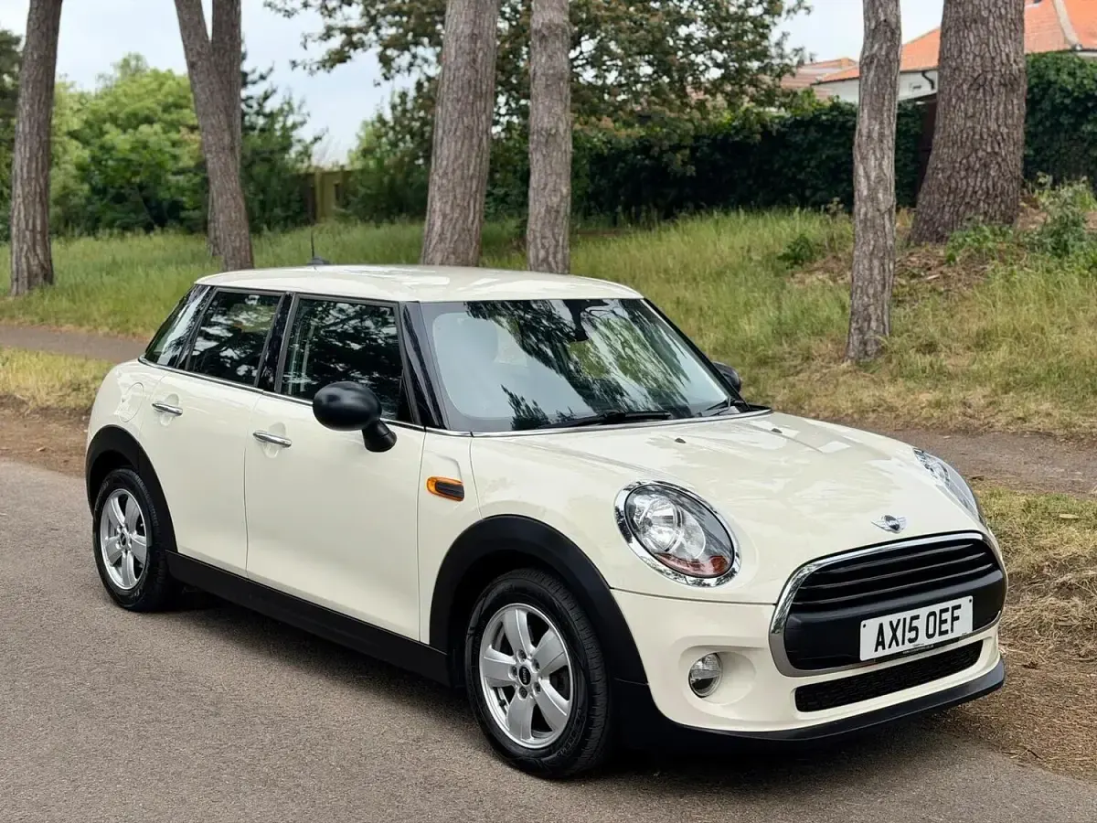 Used Mini ONE Hatch 102 HP (75 kW) 2015 White Hatchback