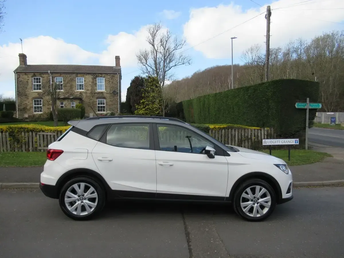Used Seat Arona SE Technology 95 HP (69 kW) 2017 White SUV