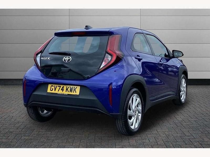 Used Toyota Aygo X PURE 72 HP (52 kW) 2024 Blue SUV