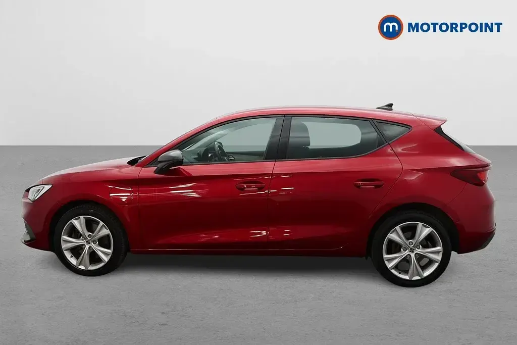 Begagnad Seat Leon FR 2021 Röd Halvkombi