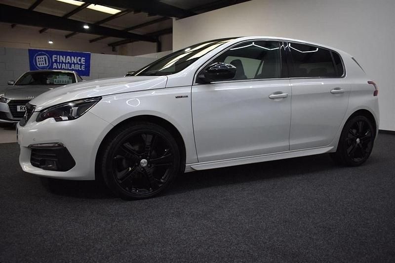 Used Peugeot 308 GT-line 2018 White Hatchback