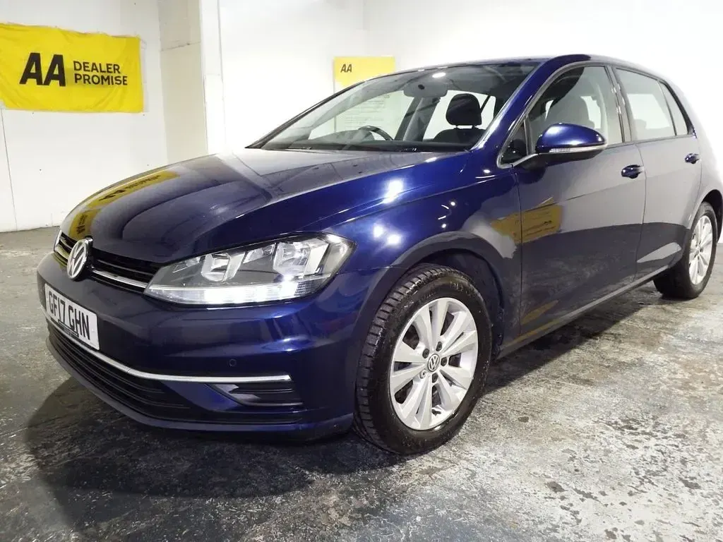 Used VW Golf VII SE 125 HP (91 kW) 2017 Blue Hatchback