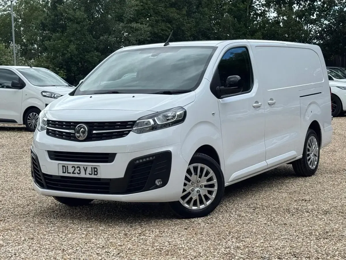 Used Vauxhall Vivaro 100 HP (73 kW) 2023 White MPV