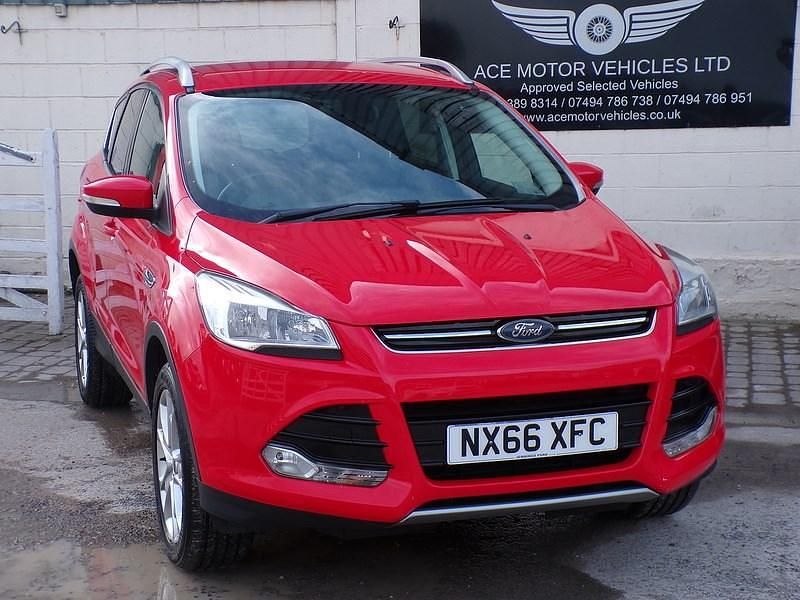 Used Ford Kuga Titanium 180 HP (132 kW) 2016 Red SUV