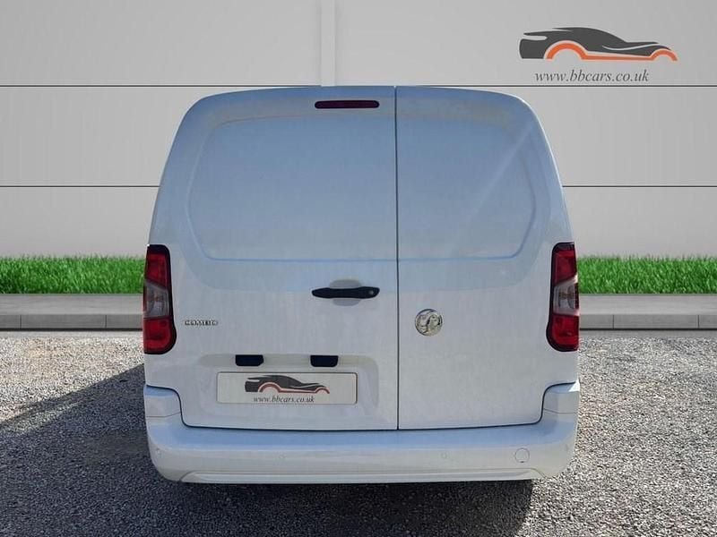 Used Vauxhall Combo Sportive 100 HP (73 kW) 2021 White MPV