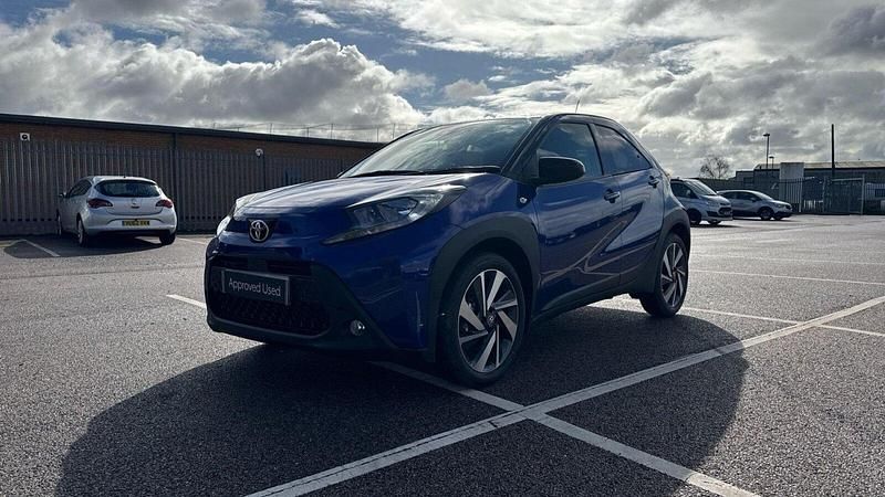 New Toyota Aygo X 72 HP (52 kW) 2025 Juniper blue bitone SUV