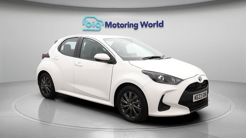 Used 2023 Toyota Yaris Hybrid | £16,800 (Good price) - Image 1/4