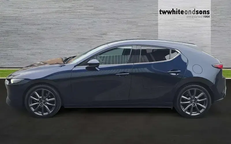 Begagnad Mazda 3 Inclusive 122 HK (89 kW) 2022 Halvkombi
