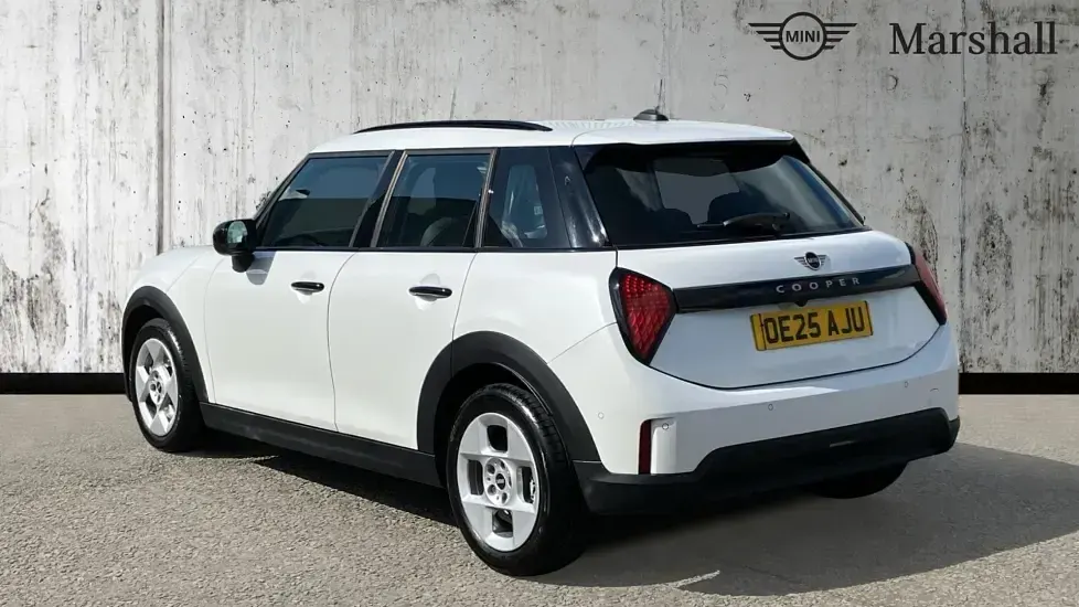 Usado Mini Cooper Classic 114 kW (156 HP) 2025 Branco Citadino