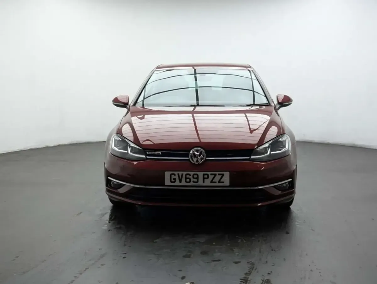 Usado VW Golf VII Edition 130 HP (95 kW) 2020 Vermelho Citadino