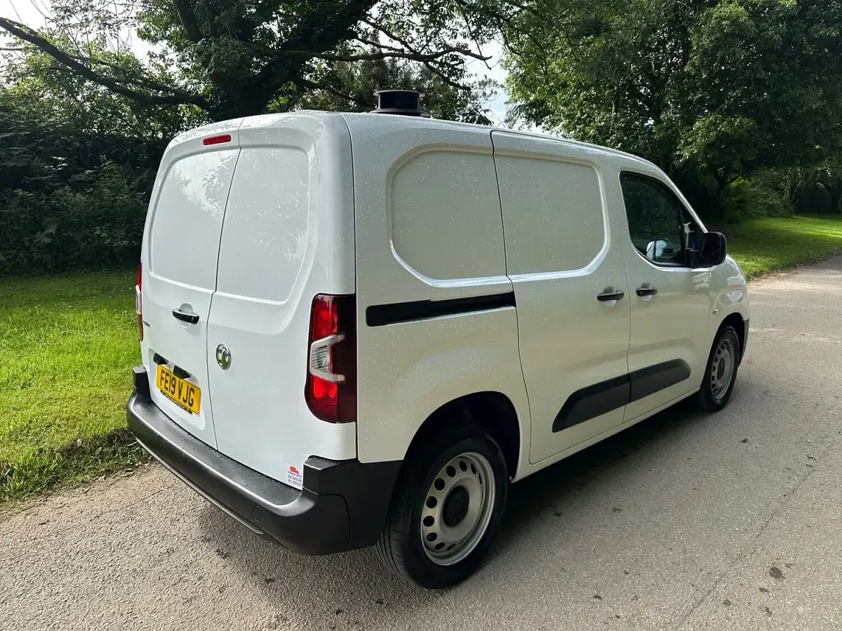 Used Vauxhall Combo 100 HP (73 kW) 2019 White MPV