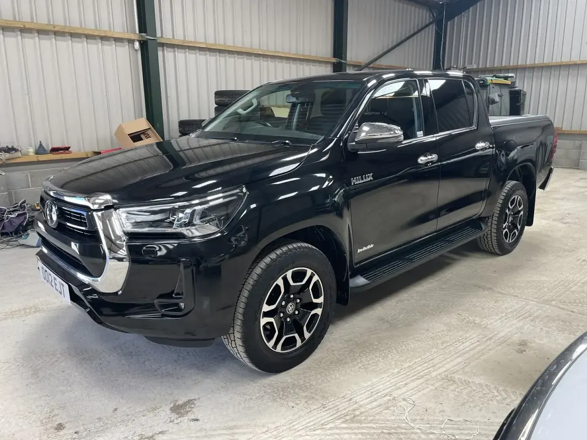 Used Toyota HiLux 150 HP (110 kW) 2022 Black Pickup