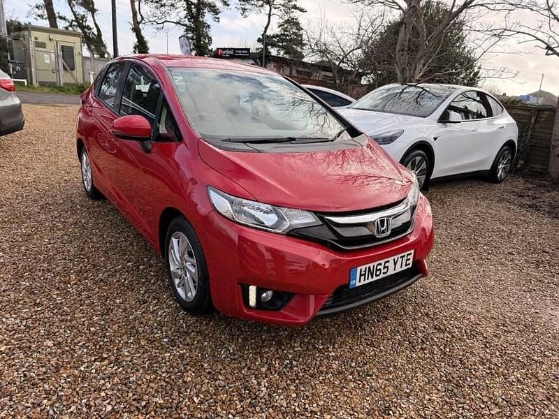 Used Honda Jazz SE 102 HP (75 kW) 2016 Red with dark interior trim Hatchback