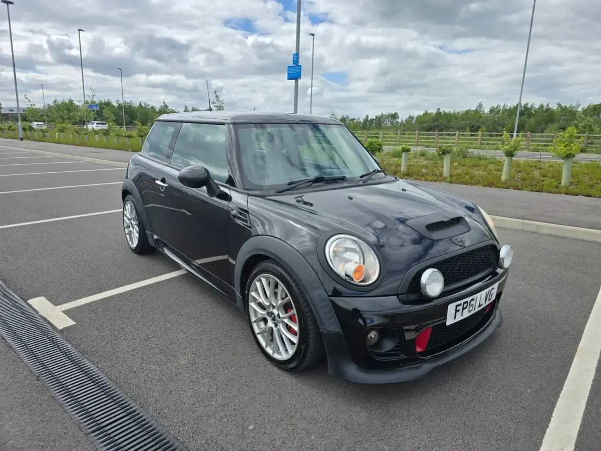 Usado Mini John Cooper Works Hatch 211 CV (155 kW) 2011 Negro Utilitario