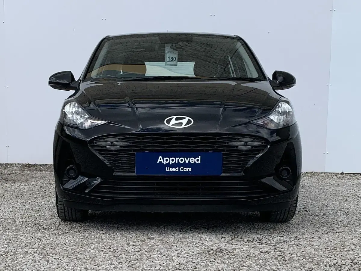 Used Hyundai i10 Advanced 63 HP (46 kW) 2025 Black Hatchback