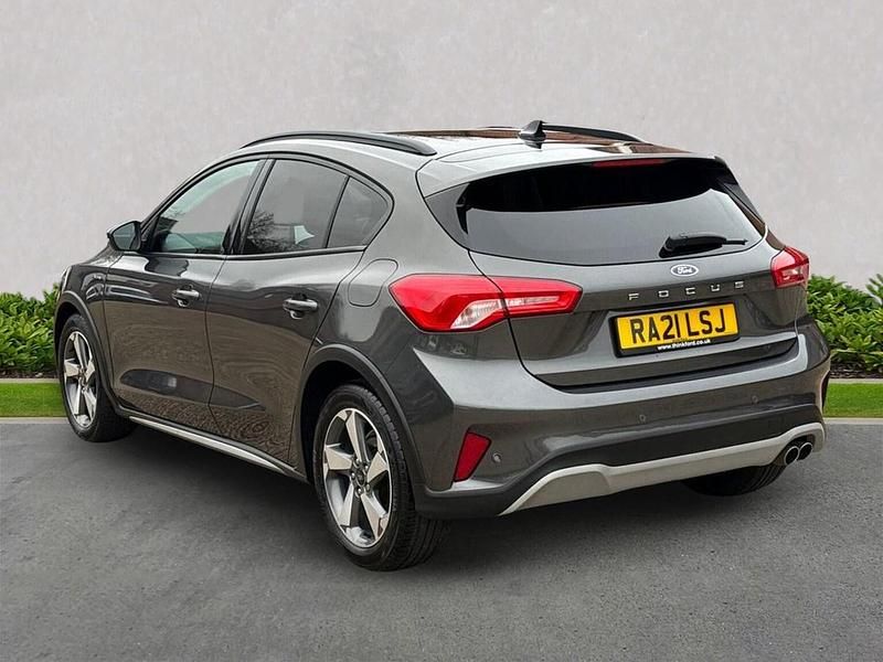 Begagnad Ford Focus Active 2021 Grå Halvkombi