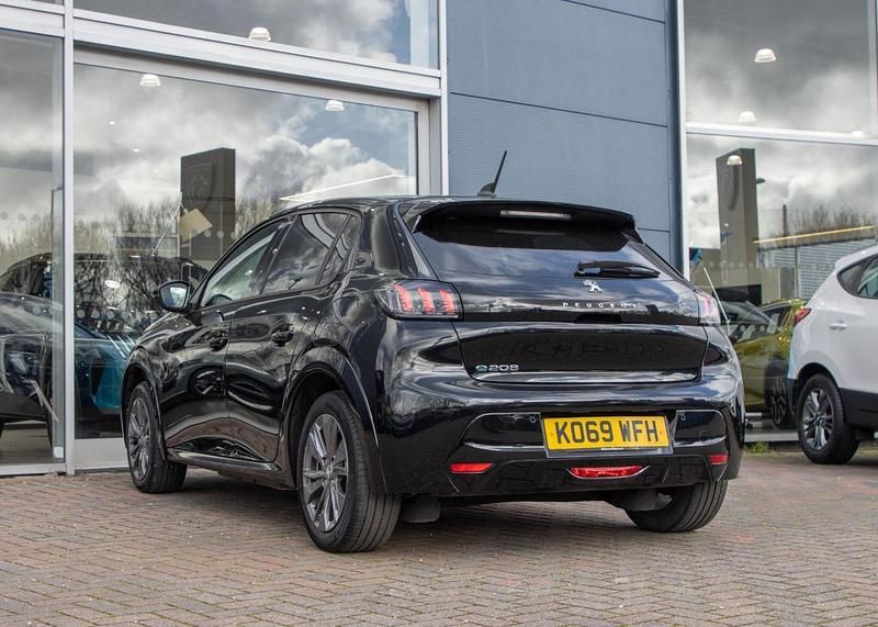 Used Peugeot e-208 Allure 98 kW (134 HP) 2020 Black Hatchback